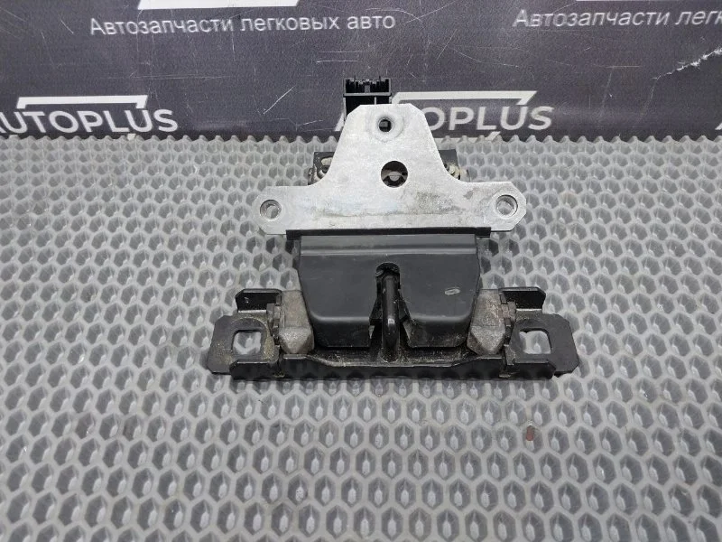 Замок багажника Ford Focus 2011 8M51R442A66EA СЕДАН 1.6 PNDA