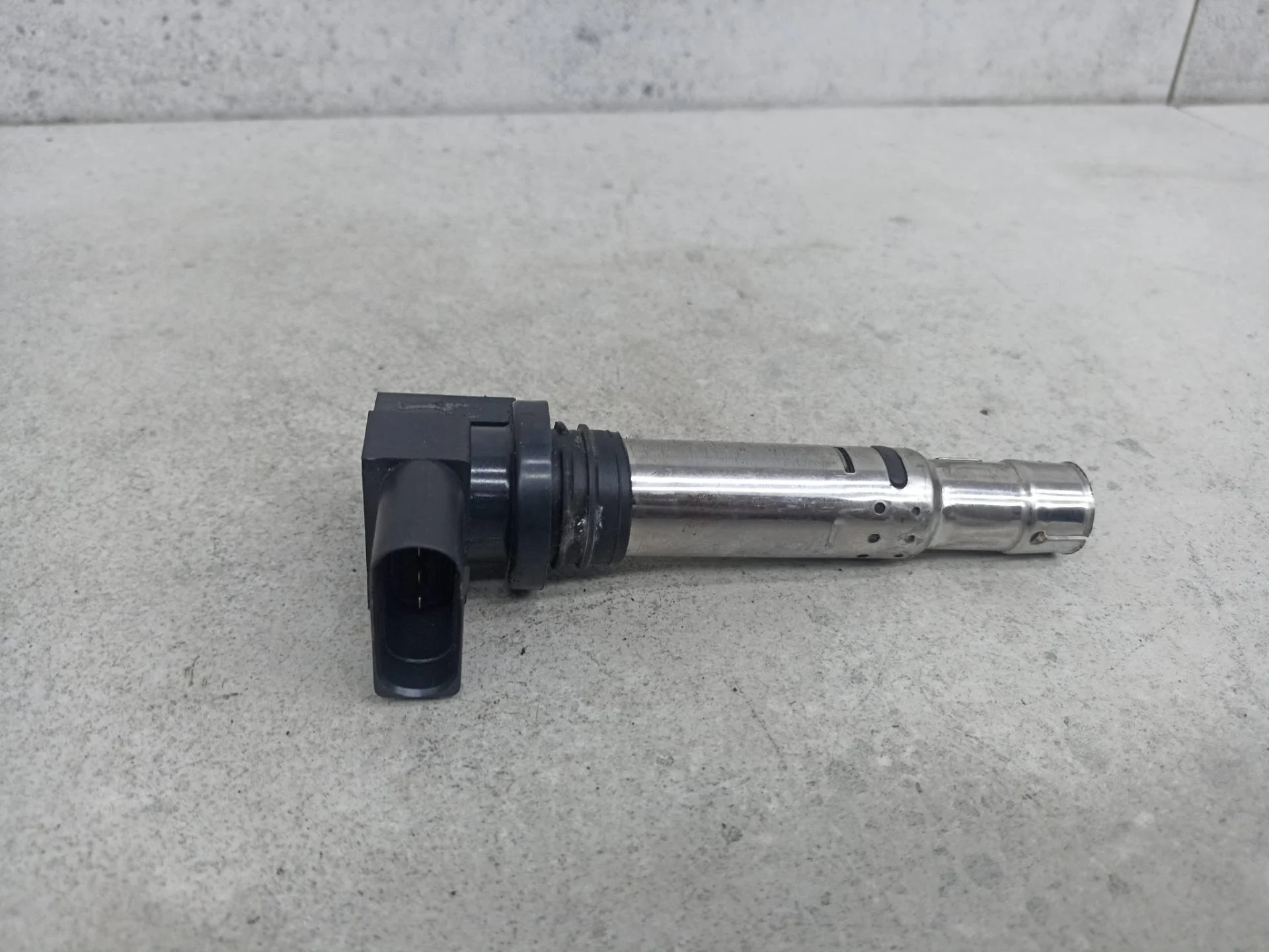 Катушка зажигания Volkswagen Golf 5 2009 036905715