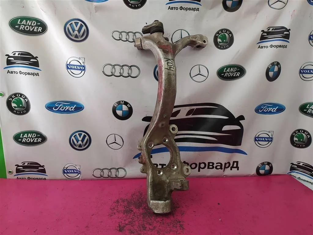 Кулак перед правый Audi A6 C6 2005-2011 4F0407254G