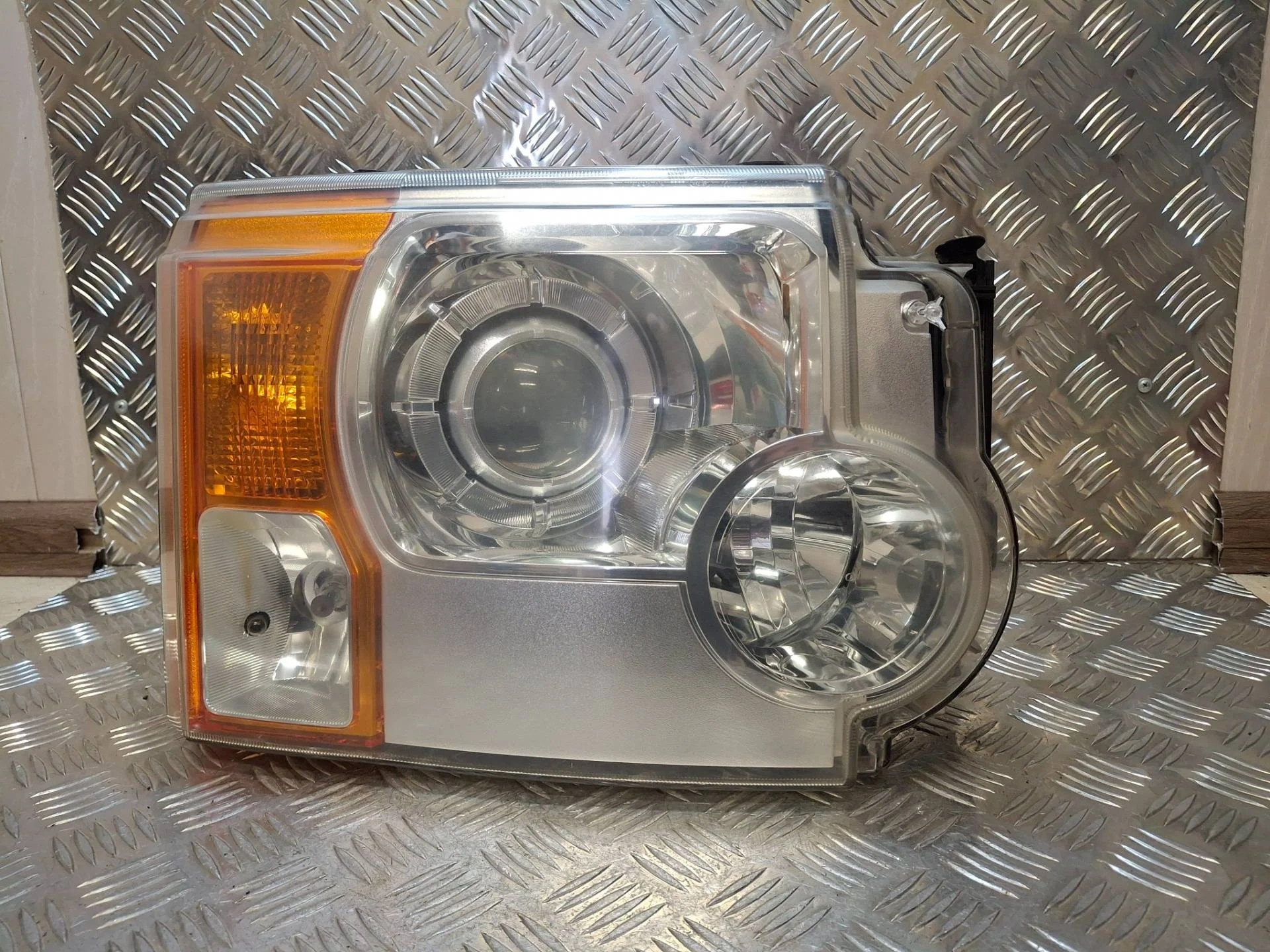 фара правая Land Rover Discovery 3 L319