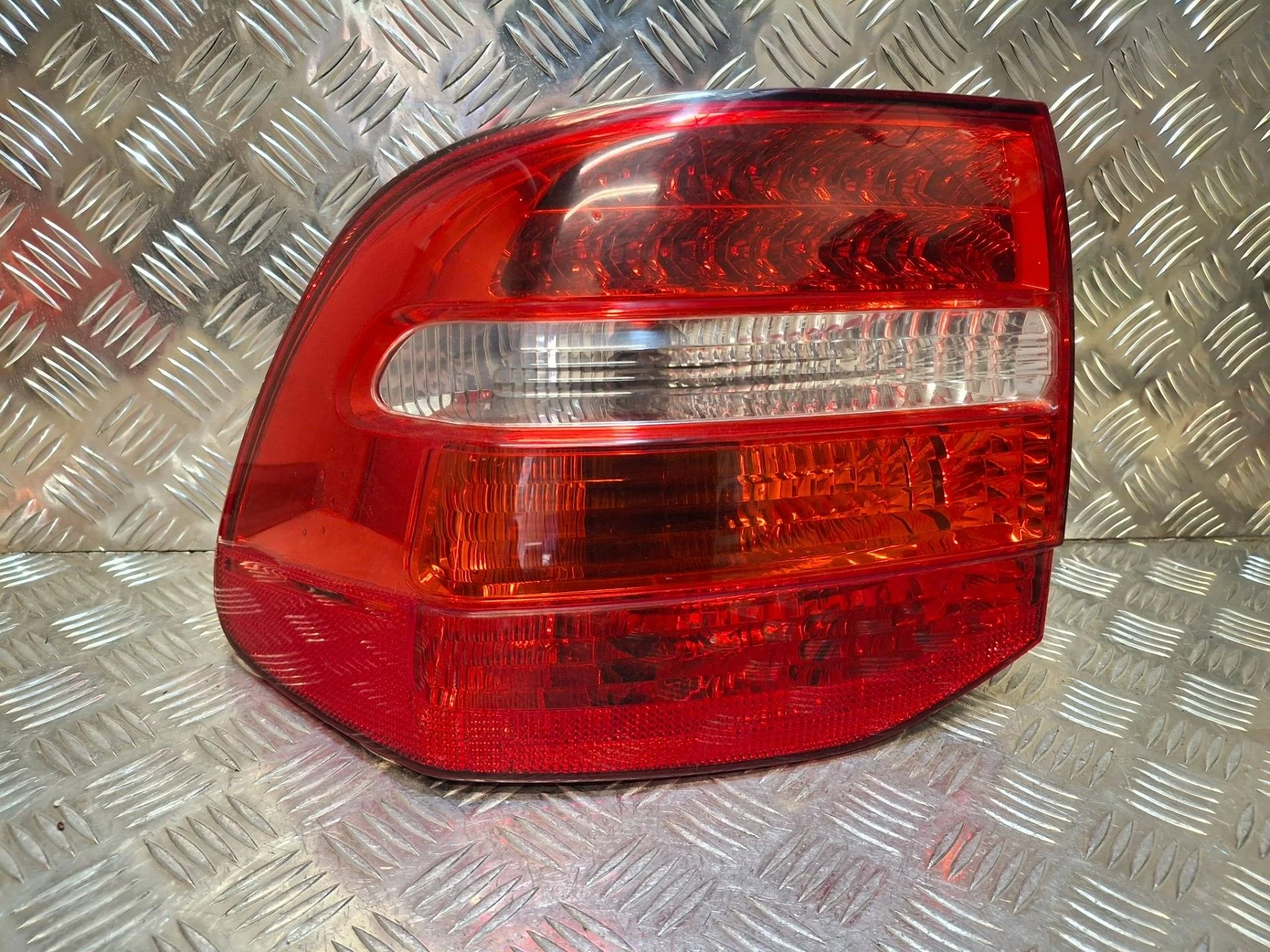 фонарь задний левый Porsche Cayenne 957