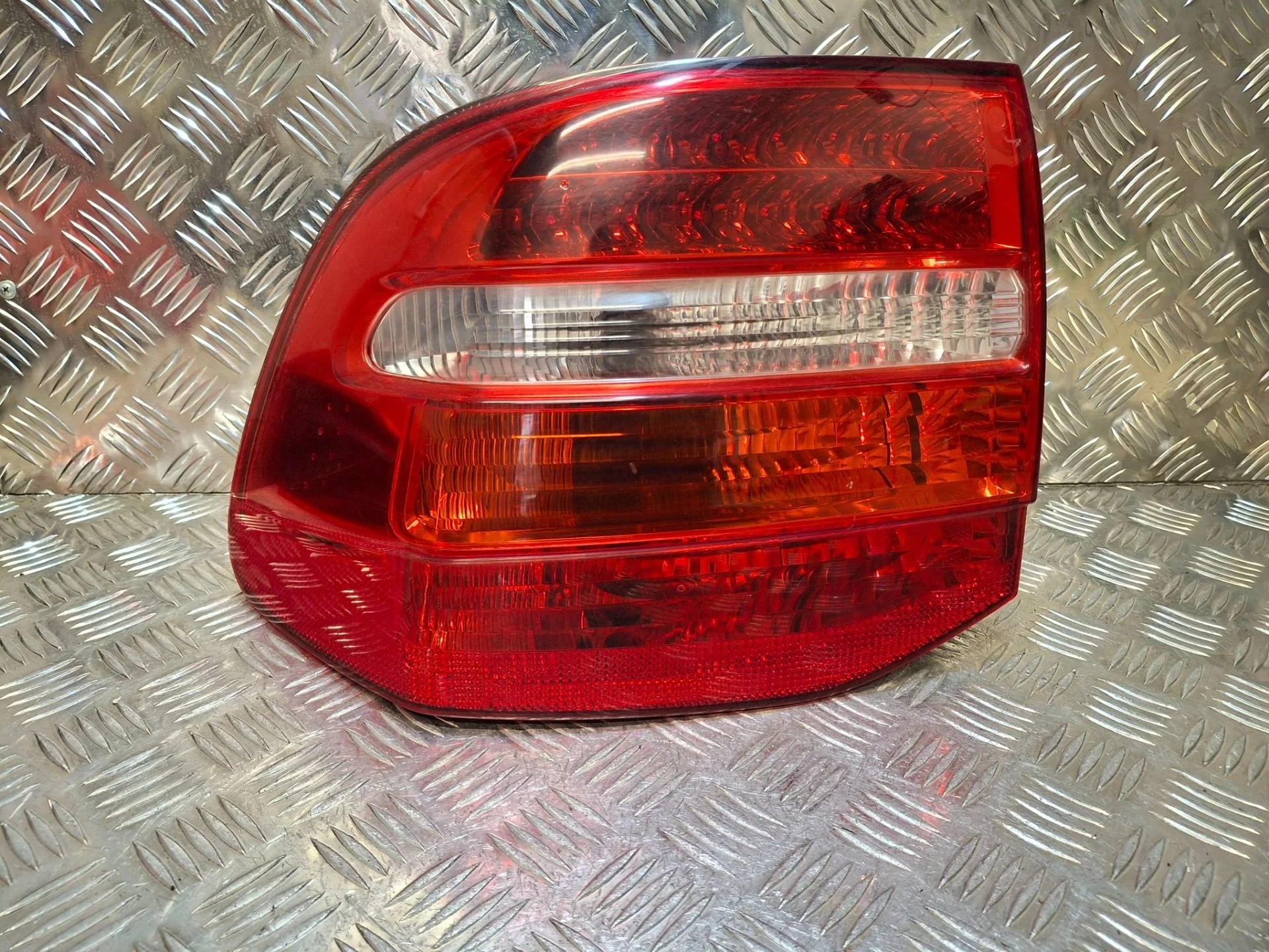фонарь задний левый Porsche Cayenne 957
