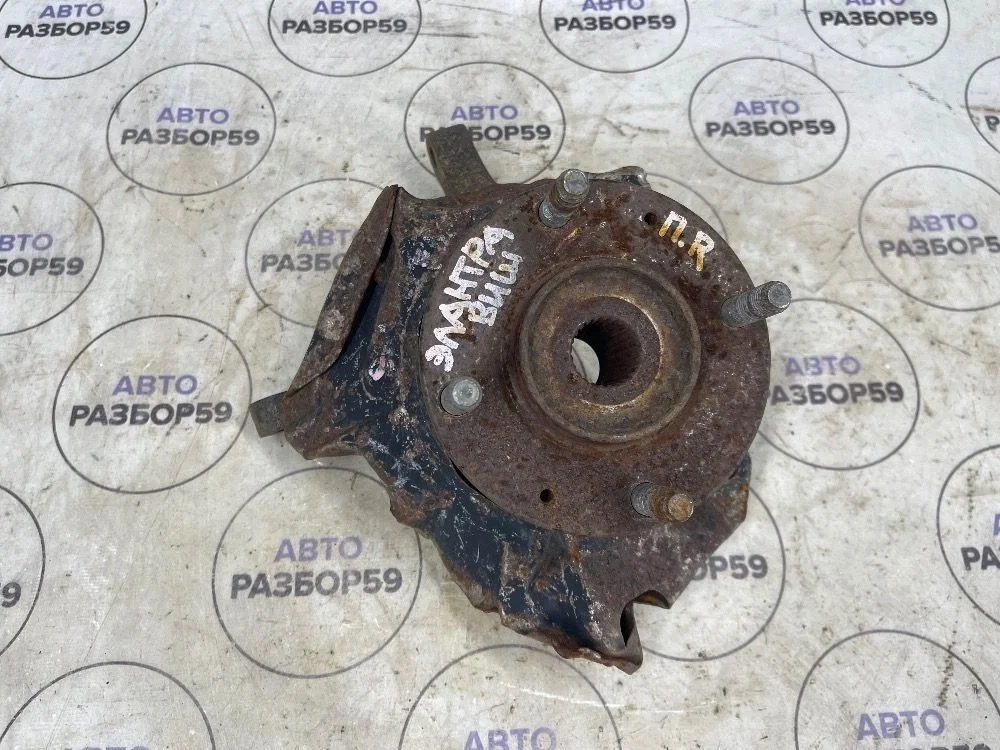 Кулак поворотный передний правый Hyundai Elantra III (2000—2003)