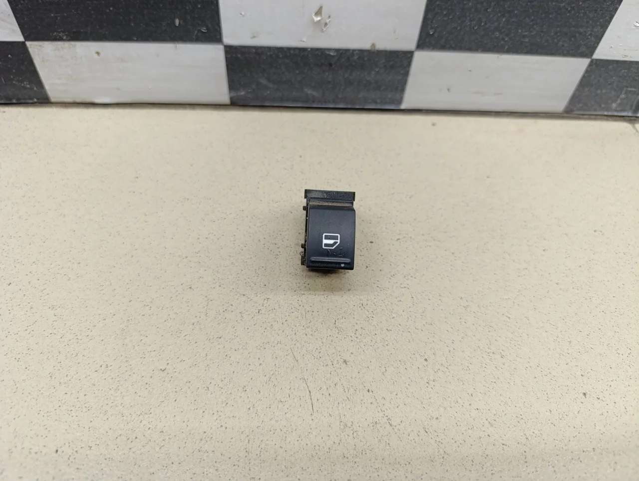 Кнопка стеклоподъемника Passat [B6] 2005-2010