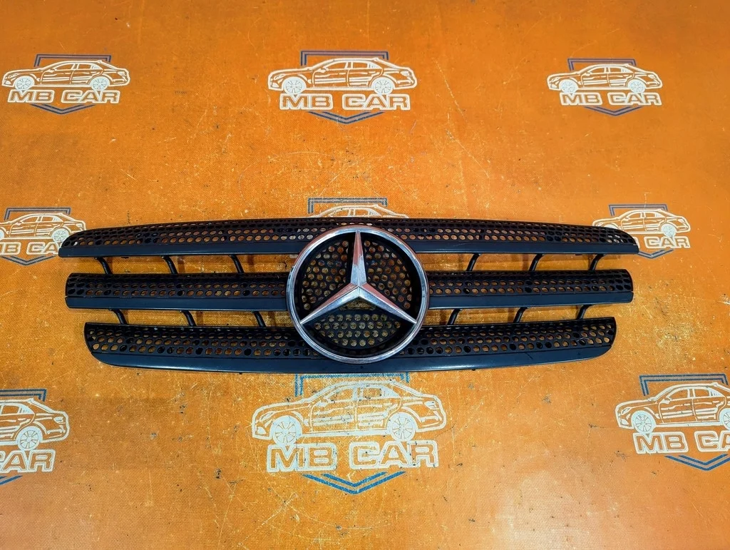 Решетка радиатора Mercedes-Benz