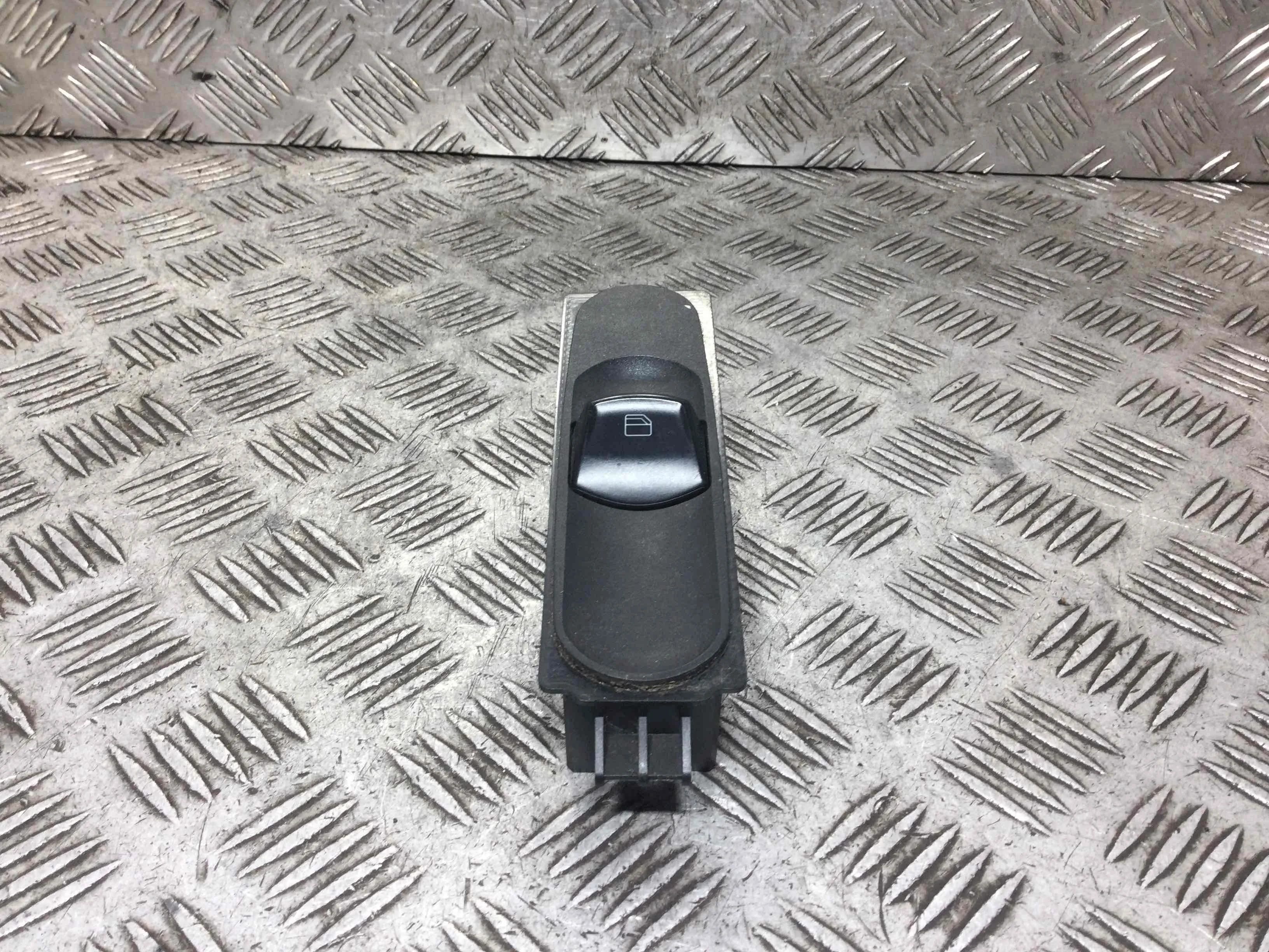 Кнопка стеклоподъемника переднего левого Mercedes Vito W639 (2003-2010) дизель 2.2 CDI Автомат Микроавтобус