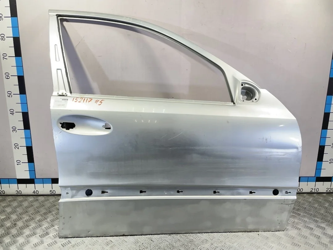 [Б/У] Дверь передняя правая MB W211 2002-2009 - счёсы, вмятина, присутствует коррозия на нижней кромке [Под ремонт] [Код: 00475588 ]