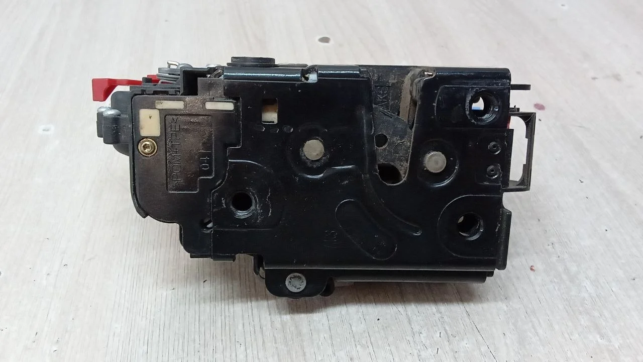 [Б/У] Замок двери задней левой Volkswagen [Код: 00632866 ]