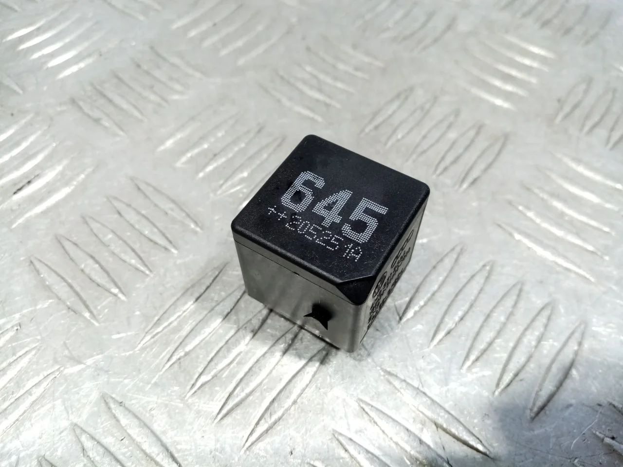 [Б/У] Реле 4 контакта № 645 [Код: 00633340 ]