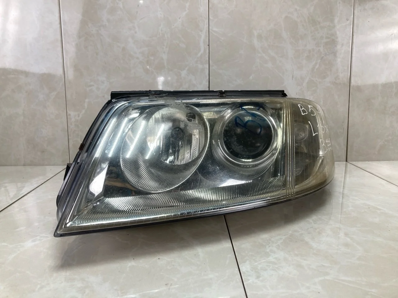 Фара Volkswagen Passat B5+ 2000-2005 3B0941015AP, передняя левая