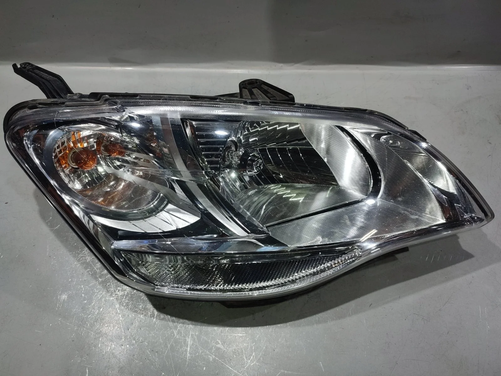Фара SsangYong Actyon 2012 C200