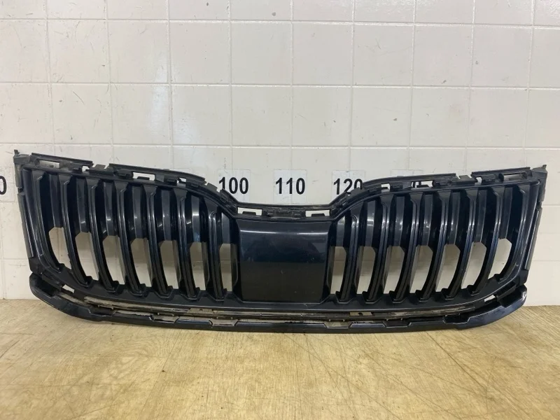 Решетка радиатора Skoda Octavia 2013 2014 2015 2016 2017 2018 2019 2020 5E0853653 A7
