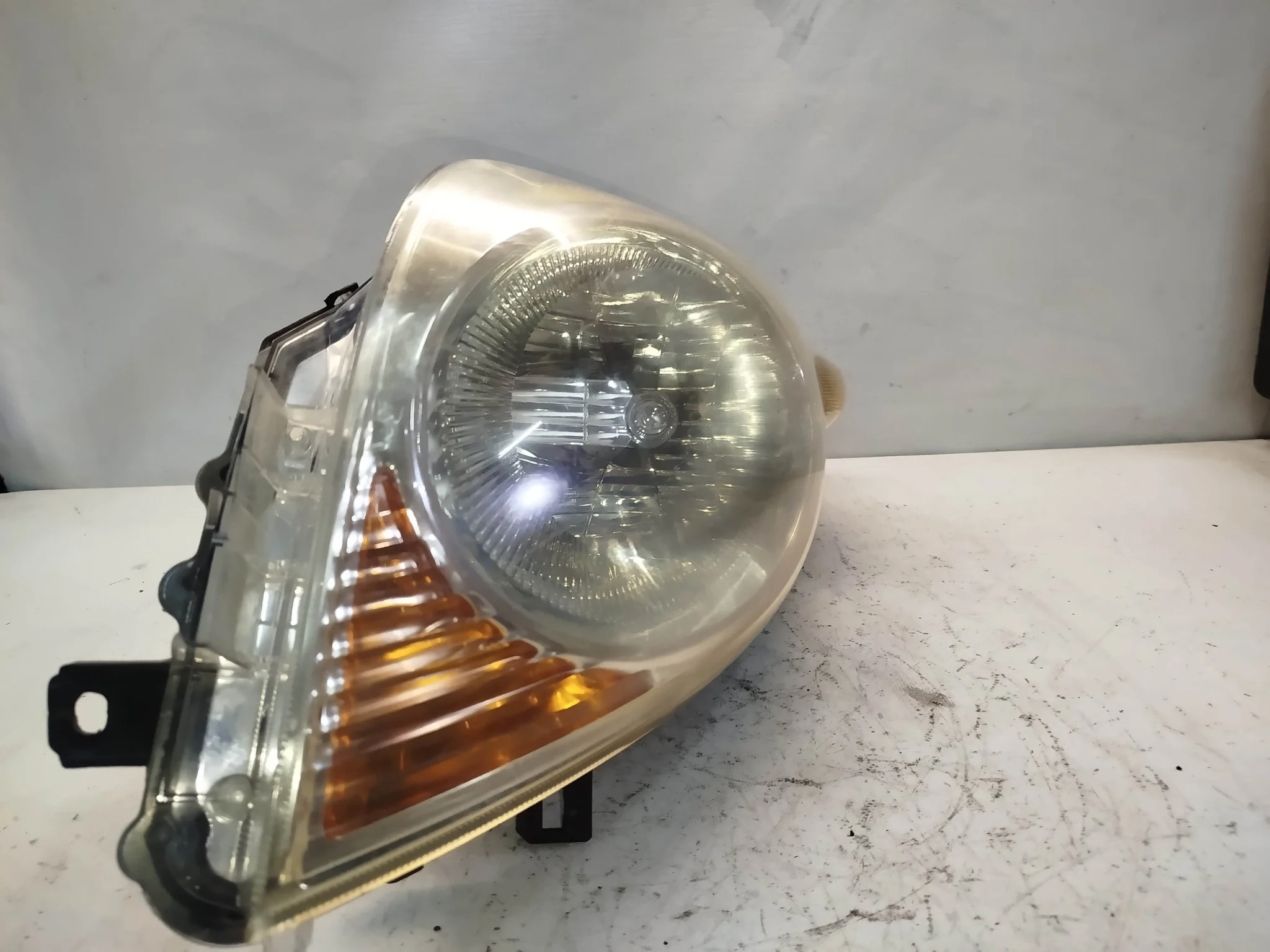 ФАРА NISSAN NOTE E11 NE11 ZE11 1758 XENON КОРРЕКТОР ФАР ПРАВАЯ 1 МОДЕЛЬ 260101U625 KB567