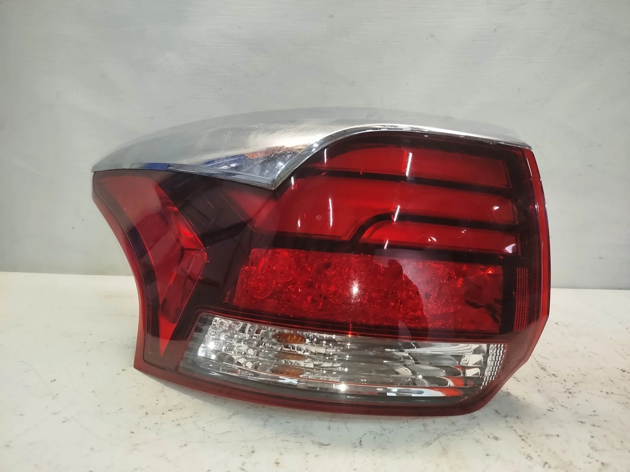 ФОНАРЬ MITSUBISHI OUTLANDER GF2W GF3W GF4W GF7W GF8W GG2W GG3W W2869 3 МОДЕЛЬ 4 МОДЕЛЬ ЛЕВЫЙ 8330A997 KE569