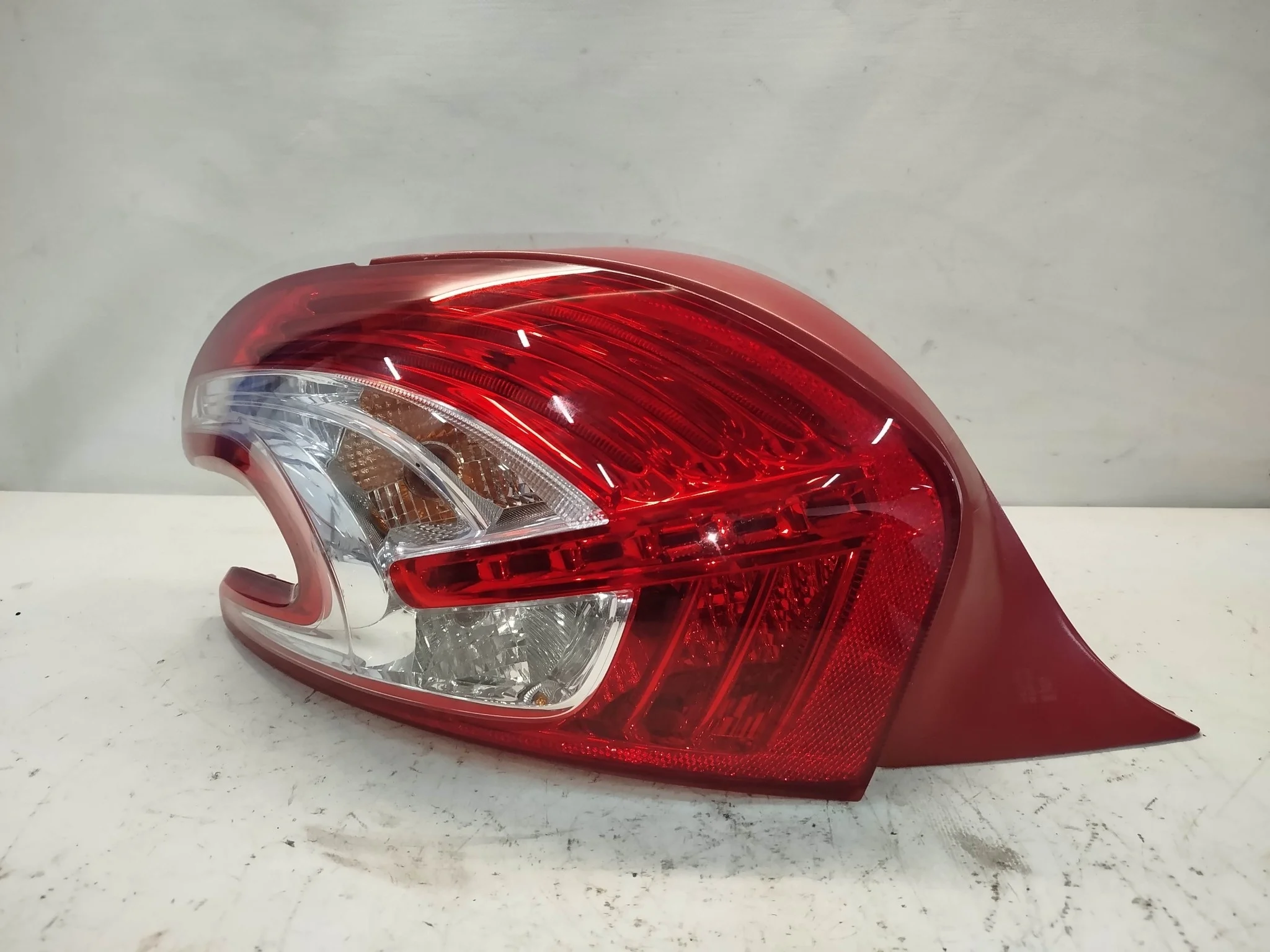 ФОНАРЬ PEUGEOT 208 CA CC 1 МОДЕЛЬ ЛЕВЫЙ 9672628280 KB668
