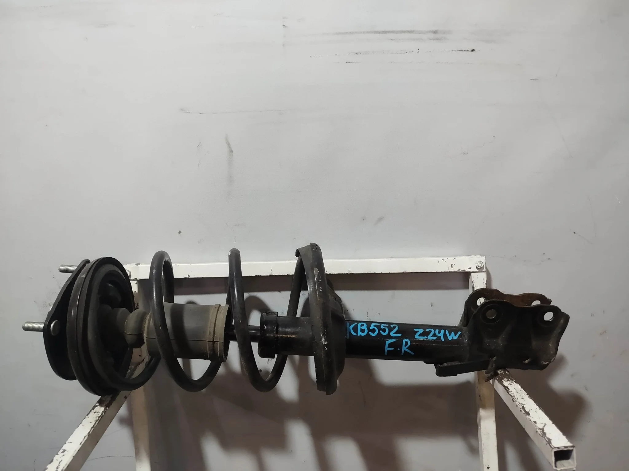 СТОЙКА ХОДОВКИ MITSUBISHI COLT COLT PLUS Z21A Z21W Z22A Z22W Z23A Z23W Z24A Z24W Z25A Z26A Z27A Z27AG Z27W Z27WG Z28A ПЕРЕДНЯЯ ПРАВАЯ ЛЕВАЯ MR594045 2WD 4WD KB552(2)