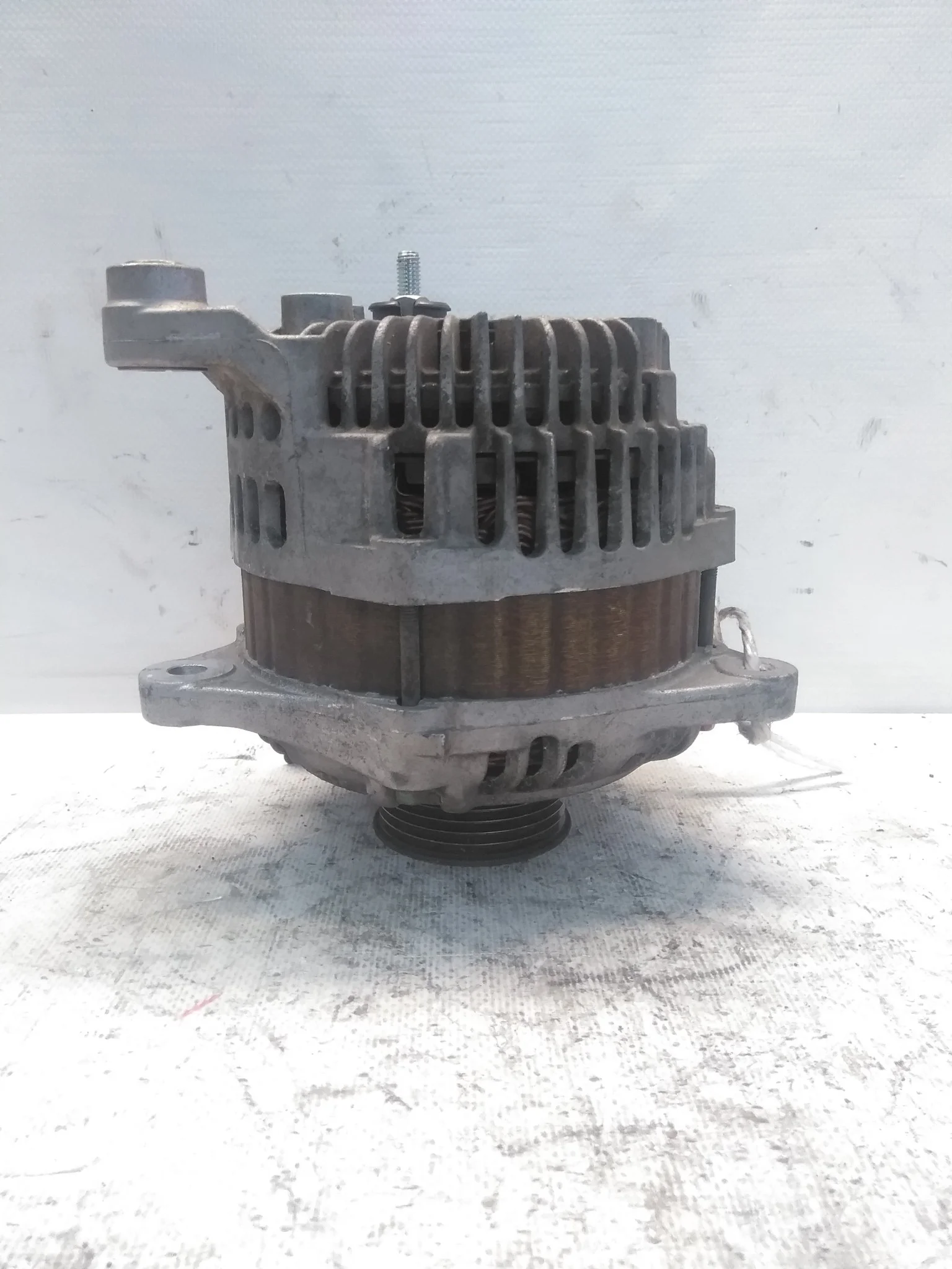 ГЕНЕРАТОР NISSAN INFINITI VQ25-DE VQ25-HR VQ35-DE ... G35 G37 M35 M45 SKYLINE ... NV36 PNY50 V36 Y50 Y51 23100EG010 3 КОНТАКТА 150A 6 РУЧЕЙКОВ D4130