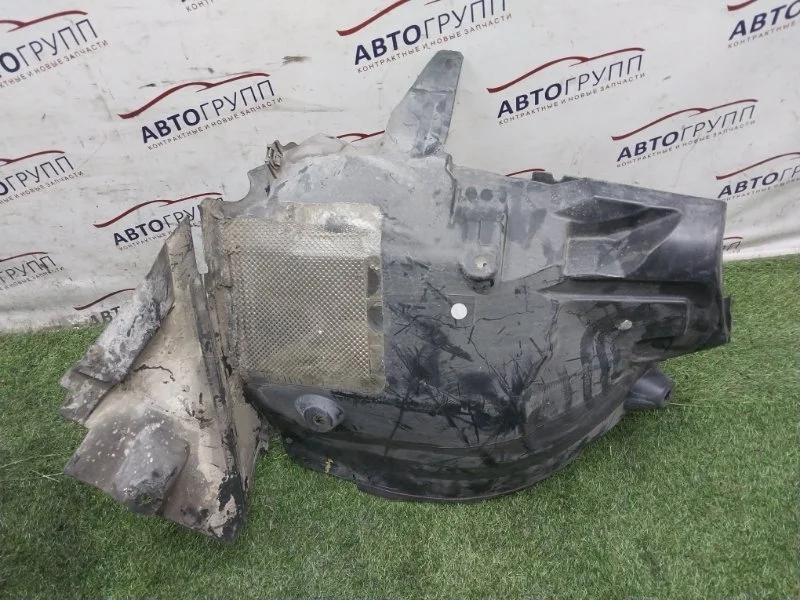 Подкрылок MB C250 2012 W204 Рест