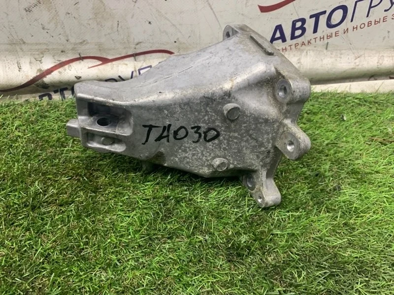 Кронштейн двигателя Mb S550 2014 A2782235404 W222 278.929 4.7Л БЕНЗИН, правый