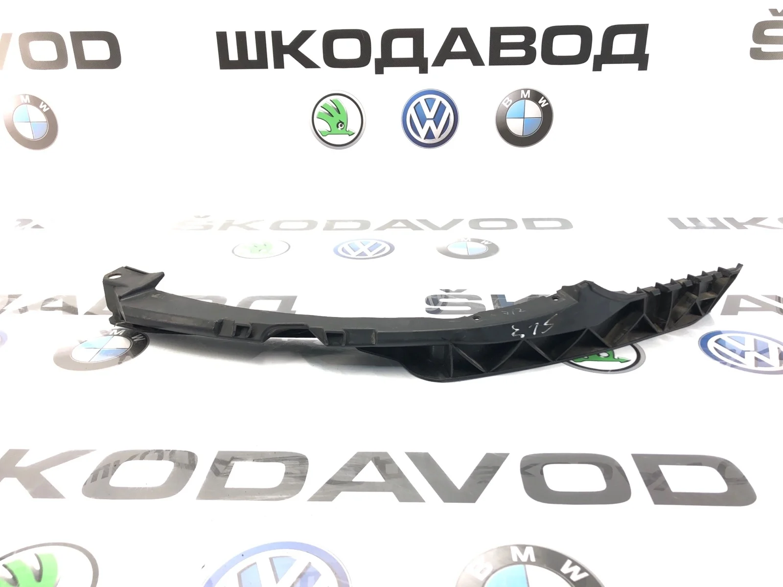 Направляющая бампера Skoda Octavia 2011 1Z0807183D A5 (1Z) 1.4 CAXA, передняя левая