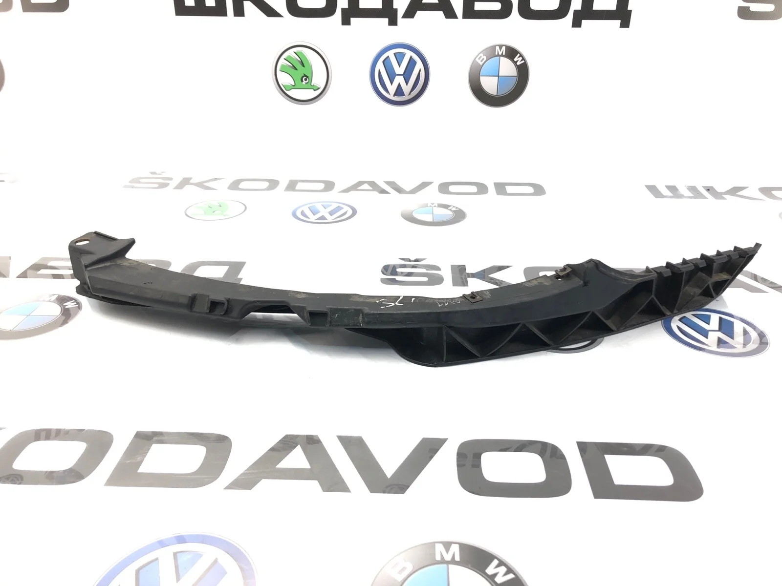 Направляющая бампера Skoda Octavia Rs 2012 1Z0807183D A5 (1Z) 2.0 CEGA, передняя левая