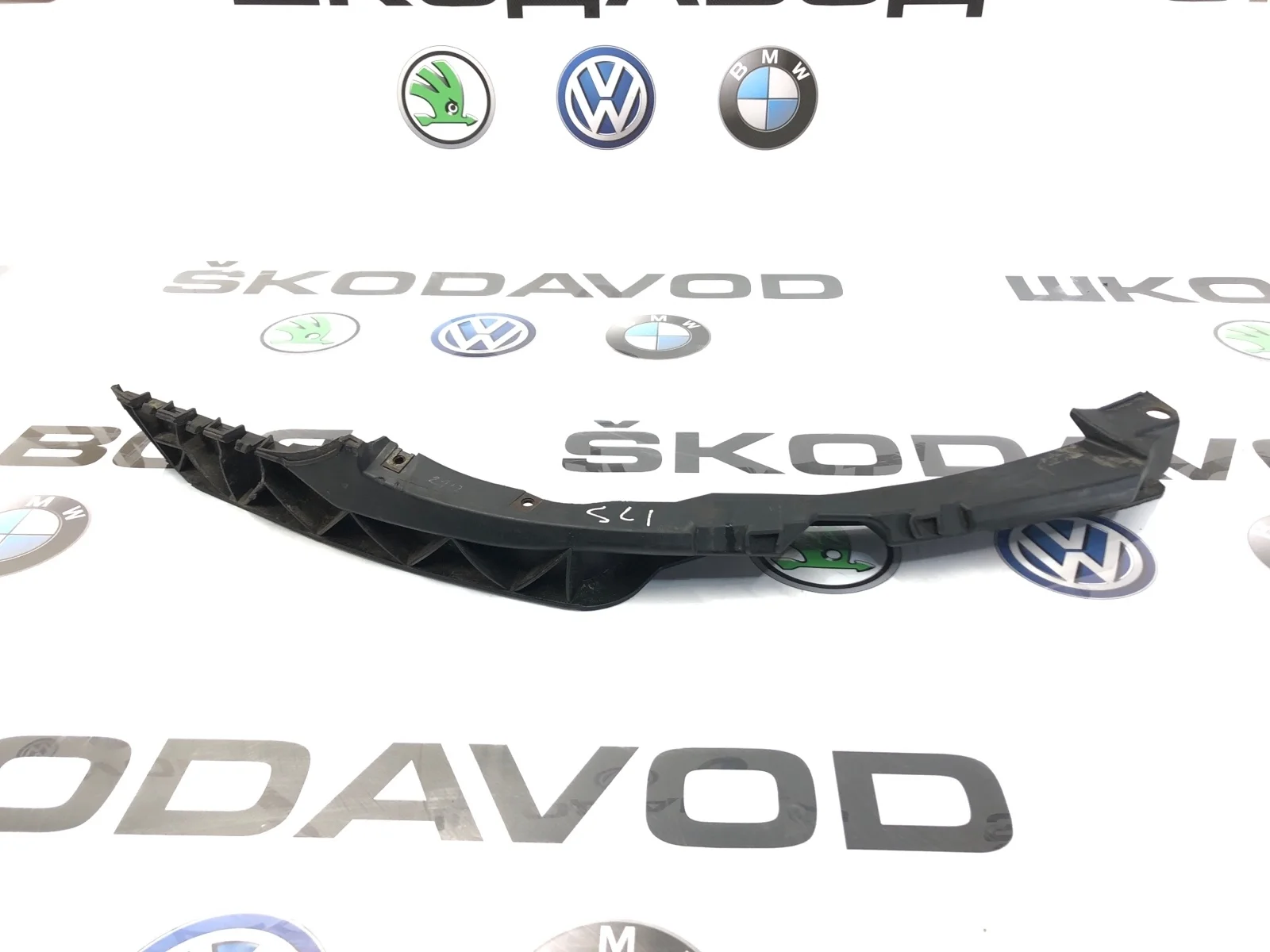 Направляющая бампера Skoda Octavia Rs 2012 1Z0807184D A5 (1Z) 2.0 CEGA, передняя правая
