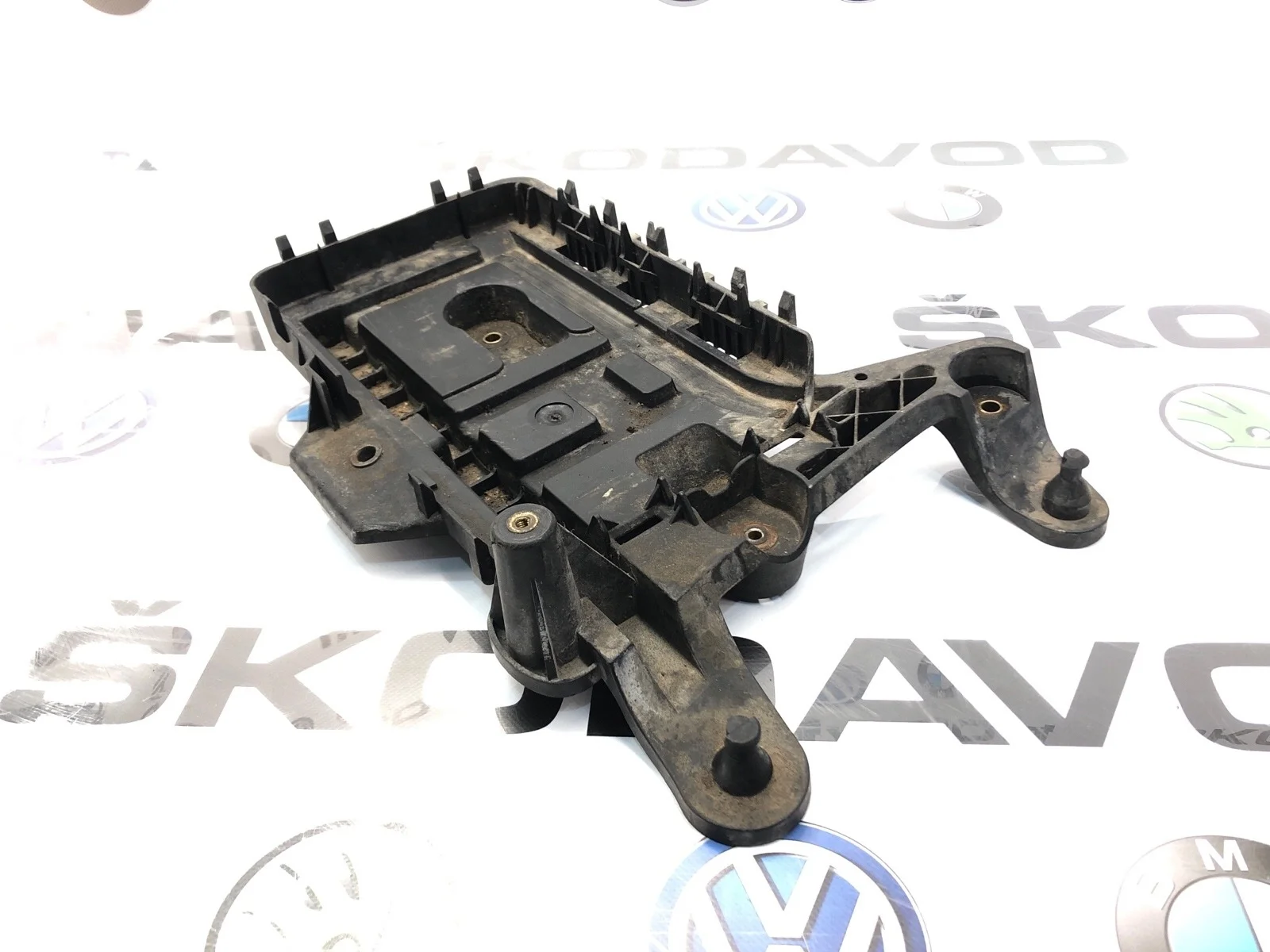 Площадка аккумулятора (АКБ) Skoda Octavia 2011 1K0915333H A5 (1Z) 1.4 CAXA