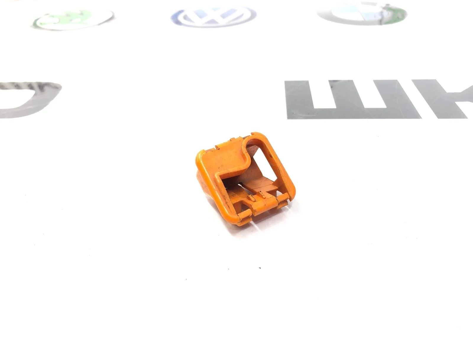 Кронштейн упора капота Skoda Octavia Rs 2012 1U0823570A A5 (1Z) 2.0 CEGA