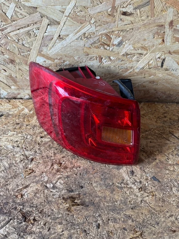 Фонарь левый Volkswagen Jetta