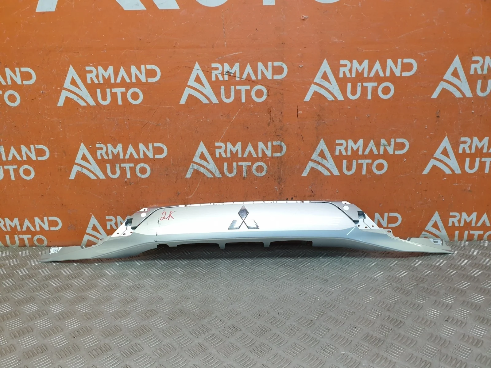 Накладка двери багажника Mitsubishi Outlander 2015-нв 3