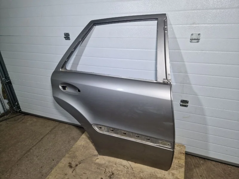 Дверь Mercedes-Benz ML164 2006