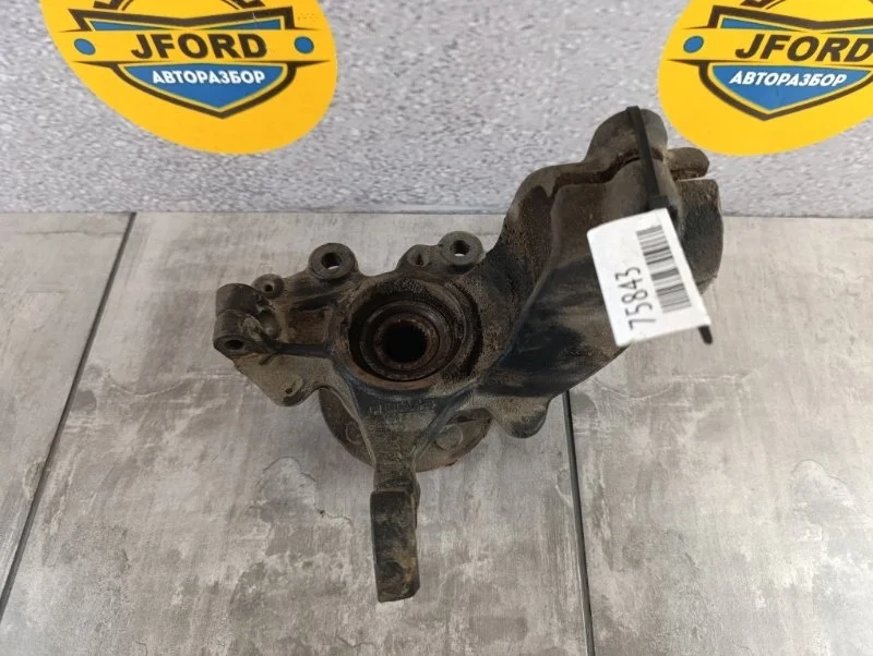 Кулак поворотный Ford Focus 3 2013 CB8