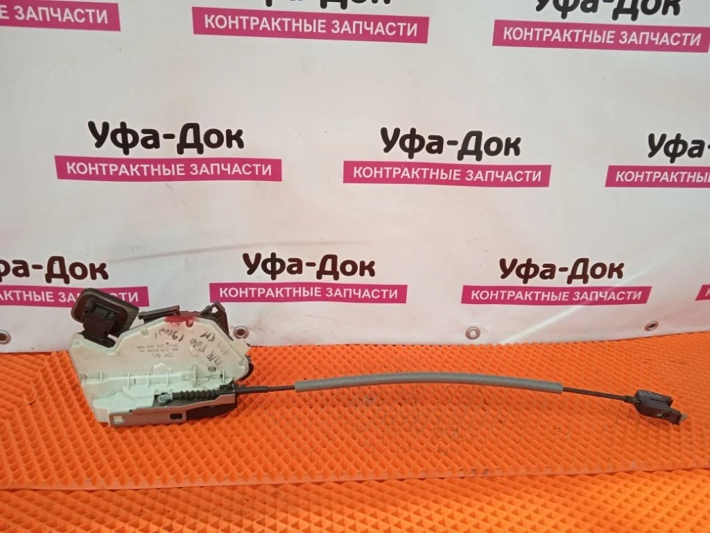 Замок боковой двери Volkswagen Polo 2019 5