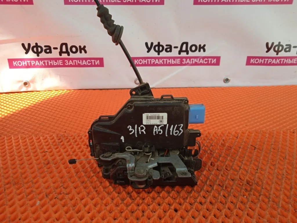 Замок боковой двери Skoda Octavia 2009 A5