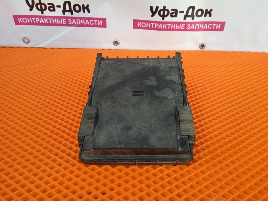 Крышка блока предохранителей Skoda Octavia 2008 A5