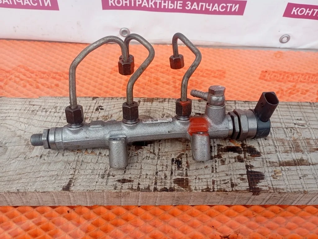 Топливная рампа Volkswagen Touareg 2013 NF
