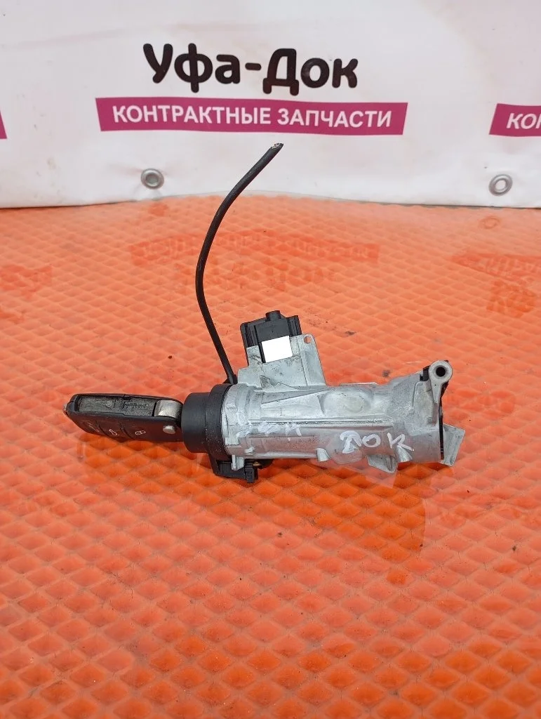 Замок зажигания Skoda Octavia A5 2011