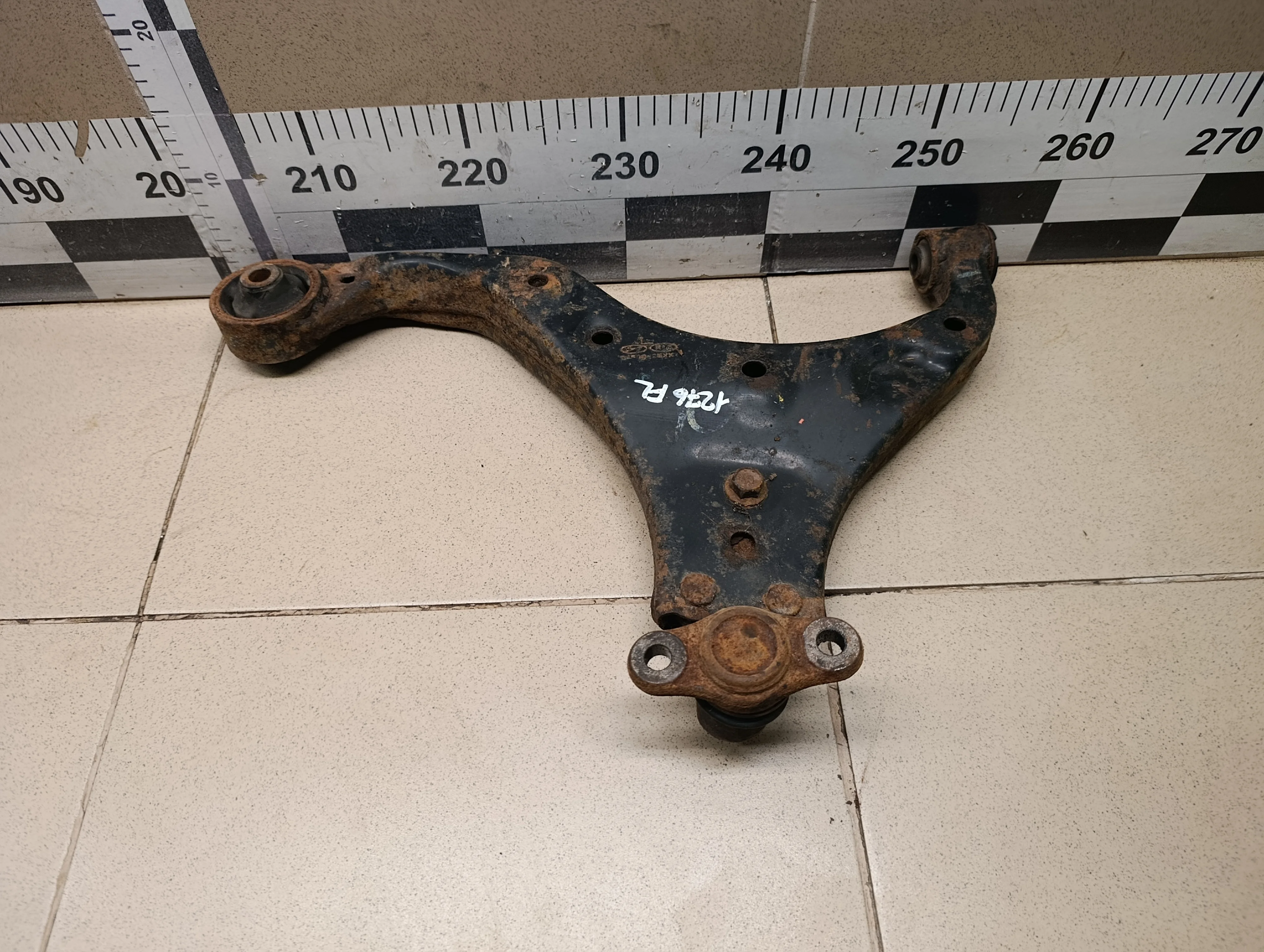 Рычаг передний левый Tucson 2004-2010