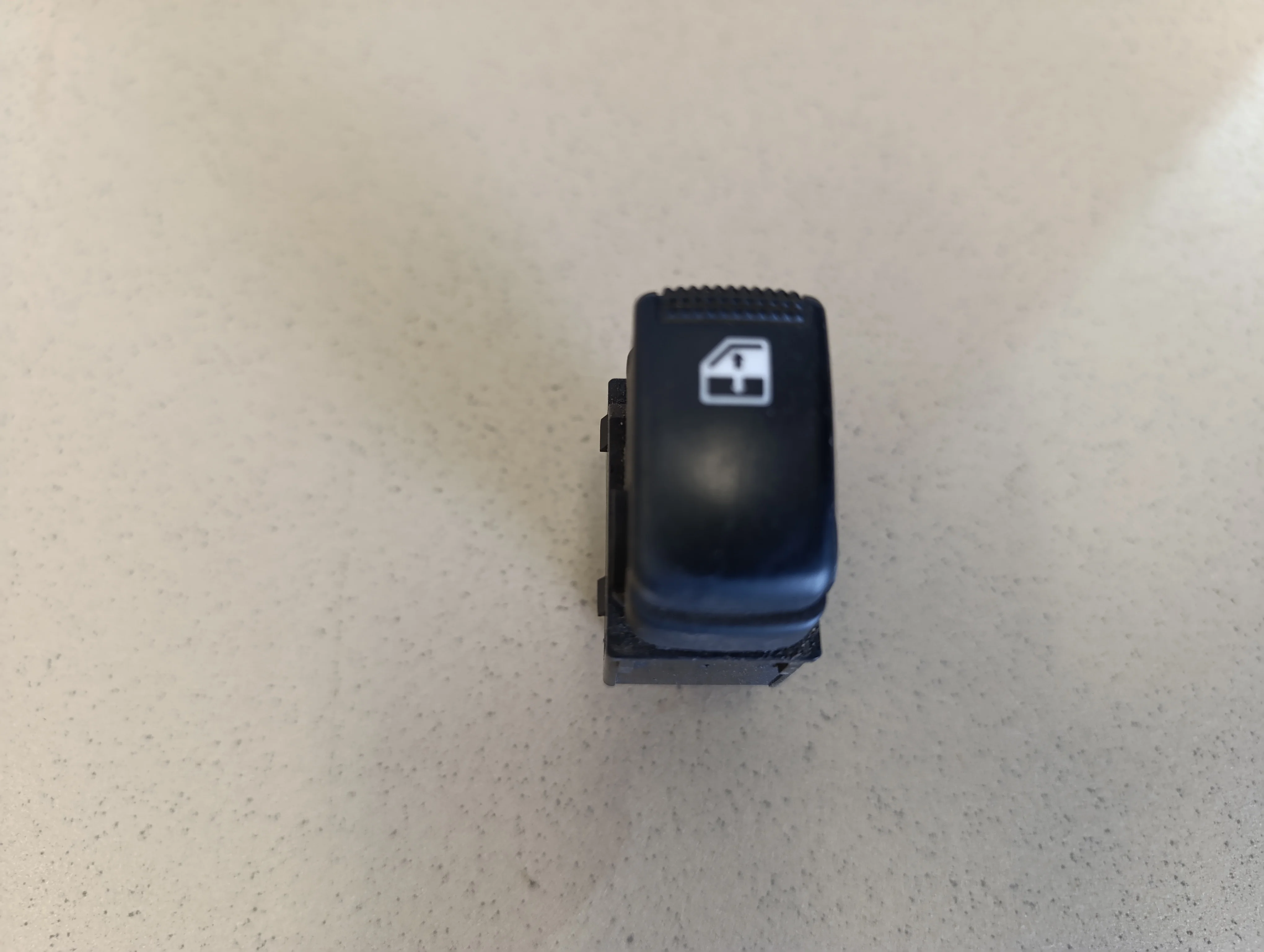 Кнопка стеклоподъемника Tucson 2004-2010