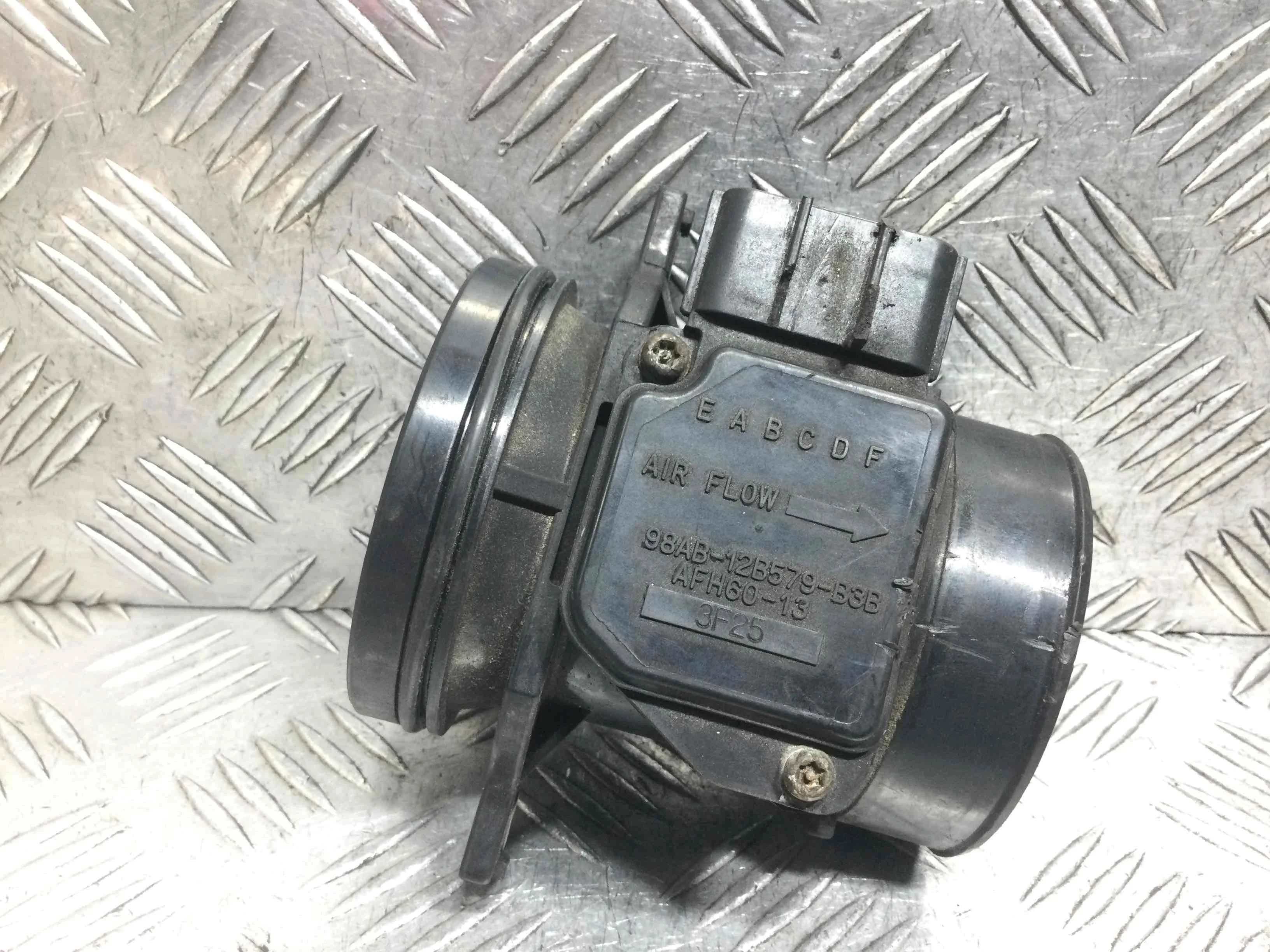 Расходомер воздуха Ford Focus 1 поколение [рестайлинг] (2001-2005) дизель 1.8 TDCi Механика Универсал