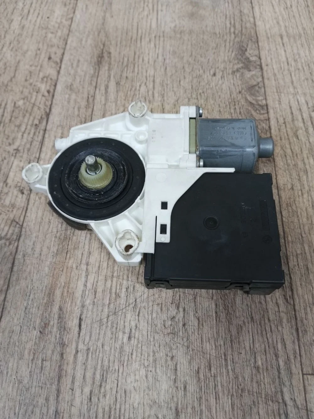 Моторчик стеклоподъемника Volkswagen Golf Plus II (2009—2014) Golf Plus II (2009—2014) 5M1