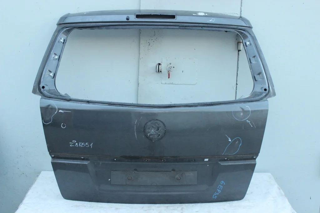 Крышка багажника без стекла вмятины Opel Zafira B