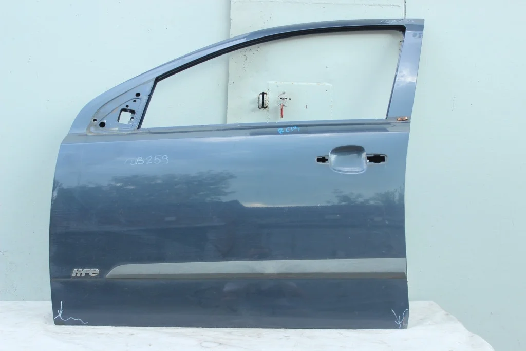 Дверь передняя левая дефект Opel Astra H ДВ259