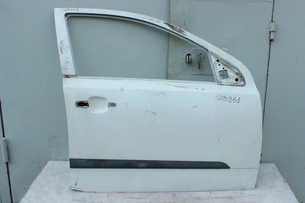 Дверь передняя правая Opel Astra H ДВ261
