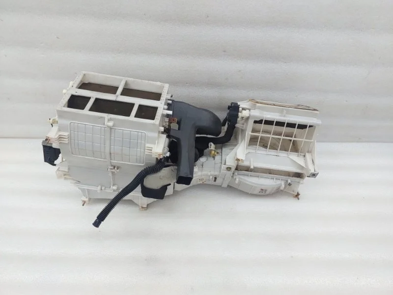 Корпус отопителя Mitsubishi Pajero 2006