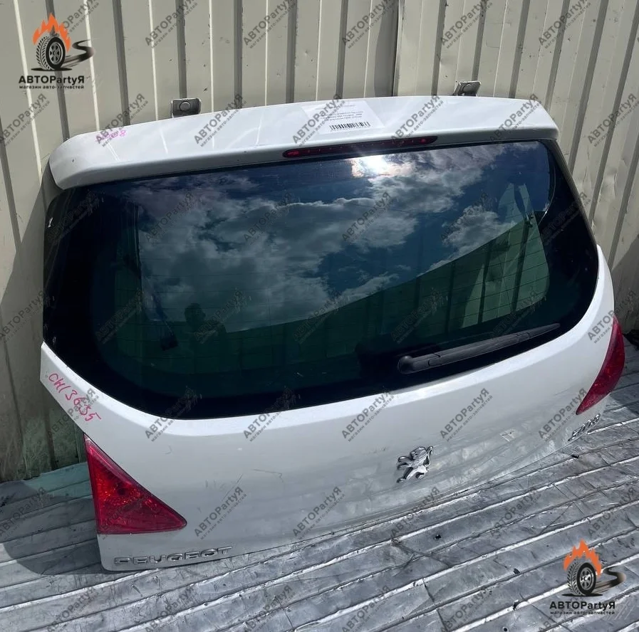 Крышка багажника Peugeot 3008 белая