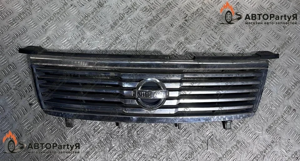 Решетка радиатора  Nissan (Ниссан) Sunny FB15 Седан  Серебристый