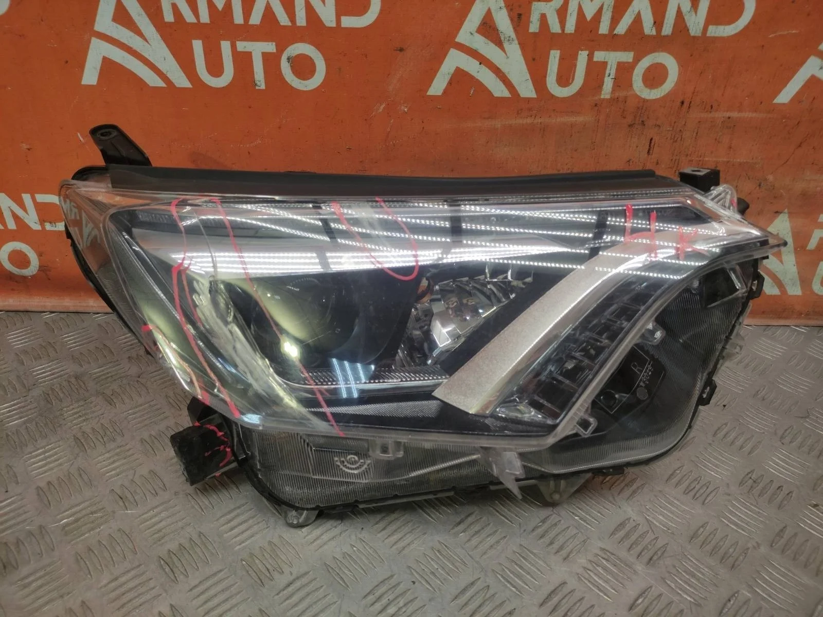 Фара Toyota RAV4 2015-2019 CA40