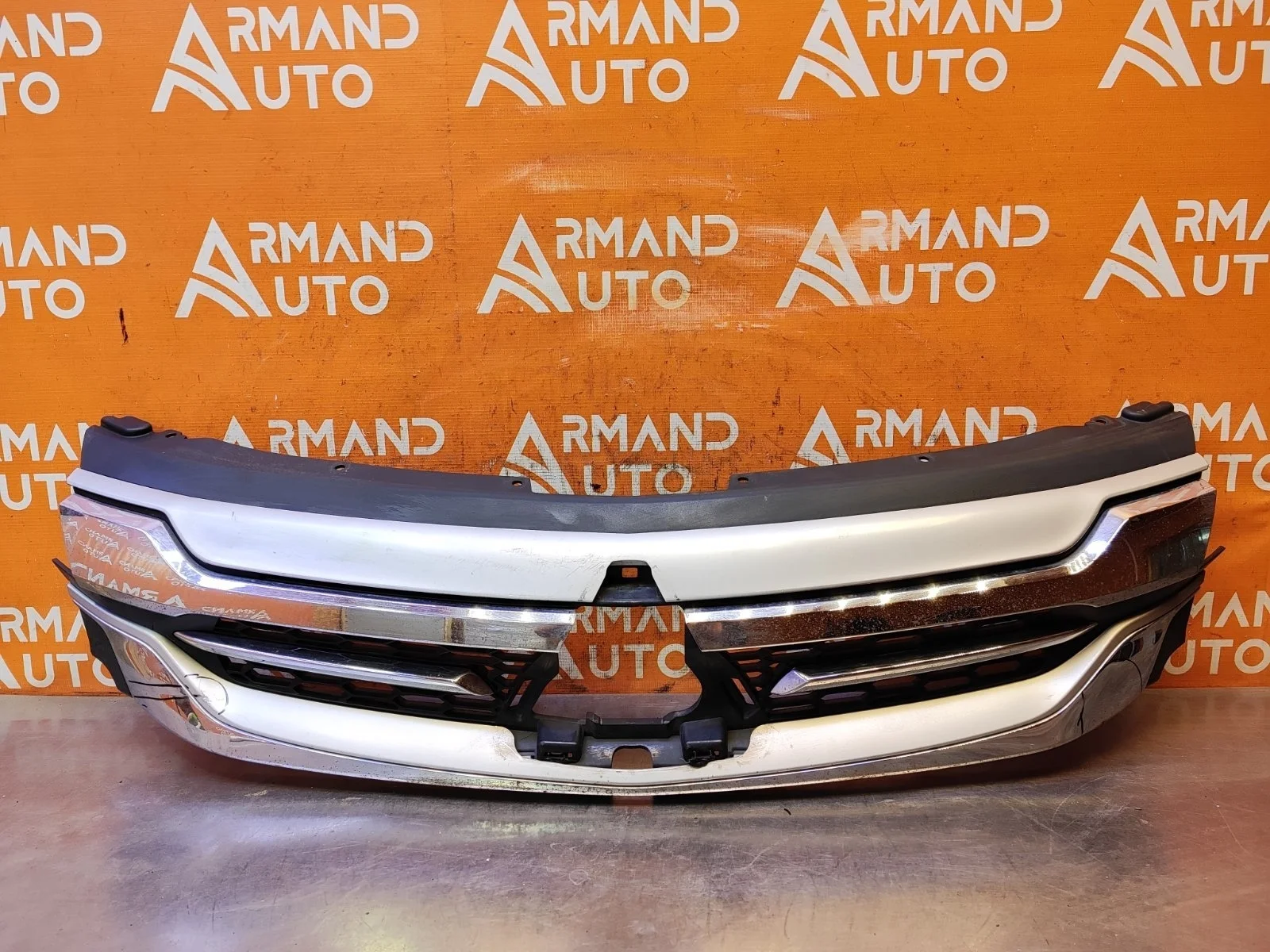 Решетка радиатора Mitsubishi Pajero Sport 2015-2021 3