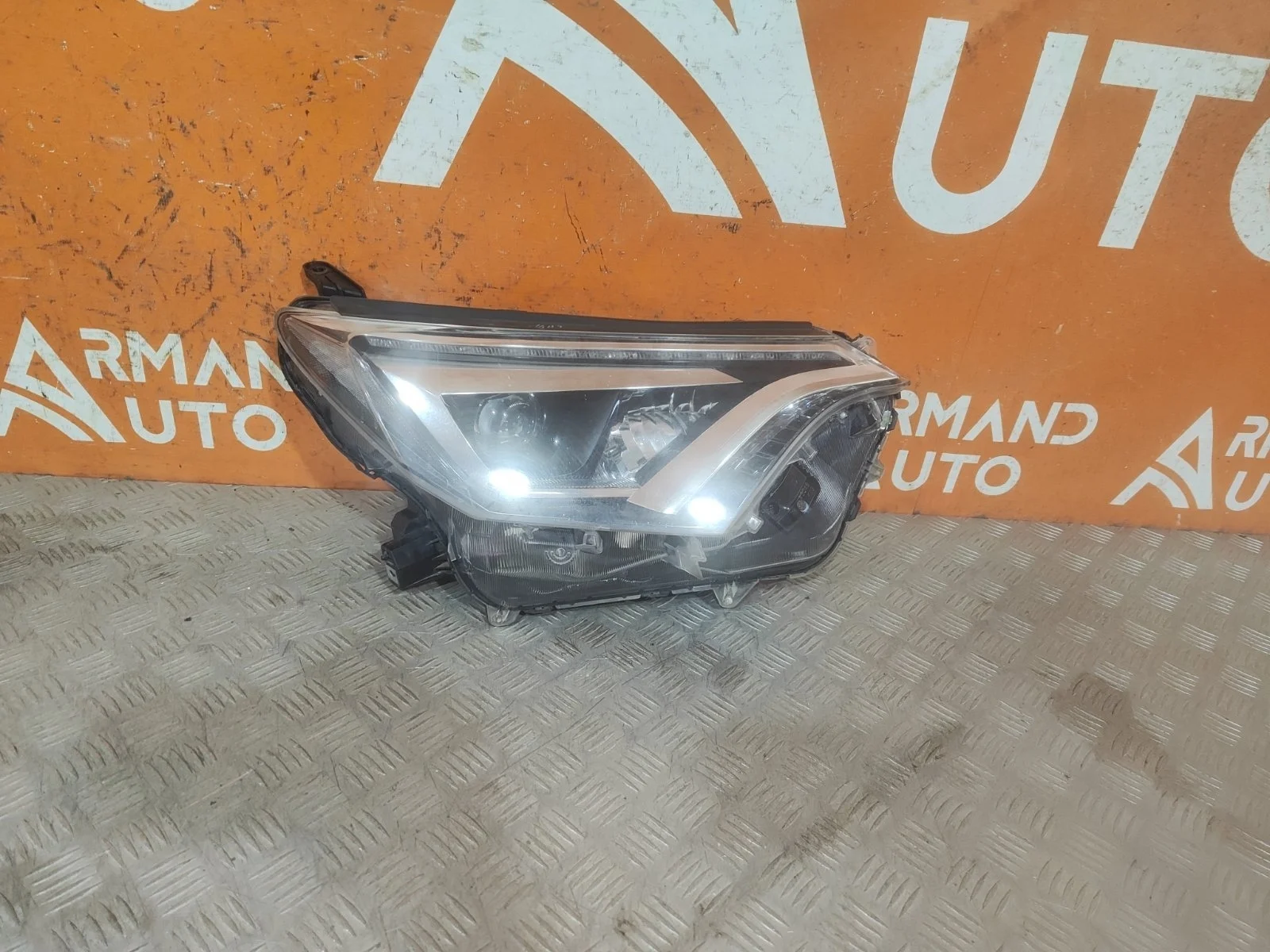 Фара Toyota RAV4 2015-2019 CA40